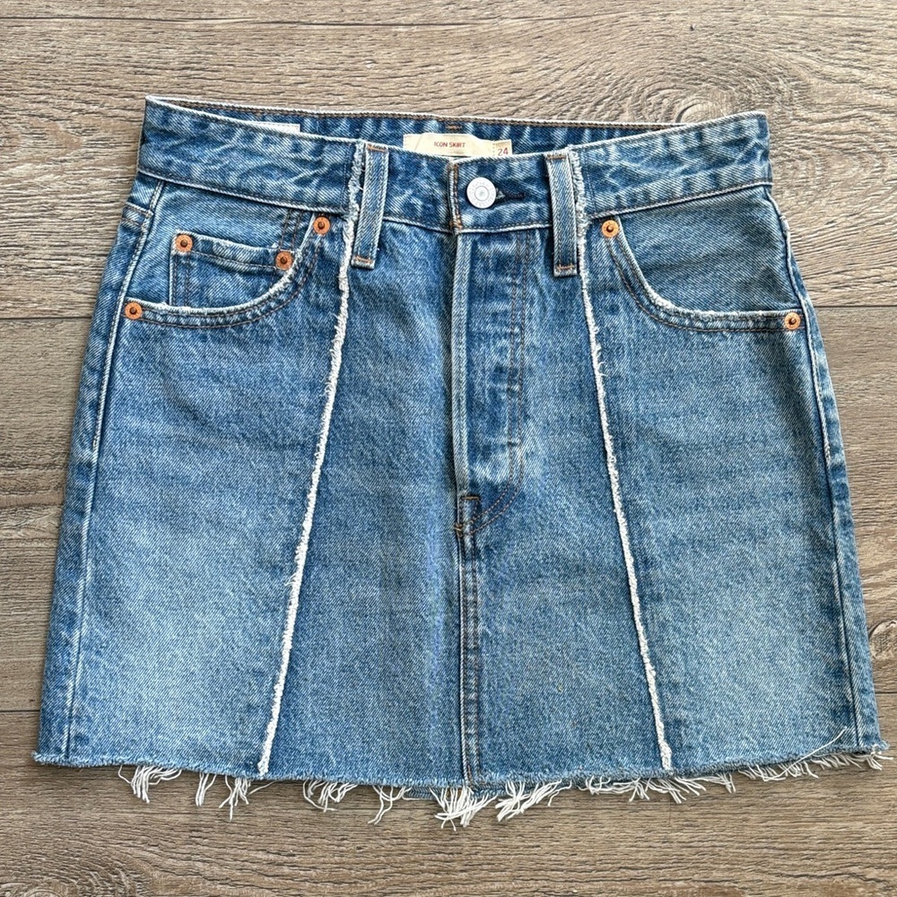 Levi’s Denim Icon Mini High Waisted Jean Skirt w Distressed Seam Details